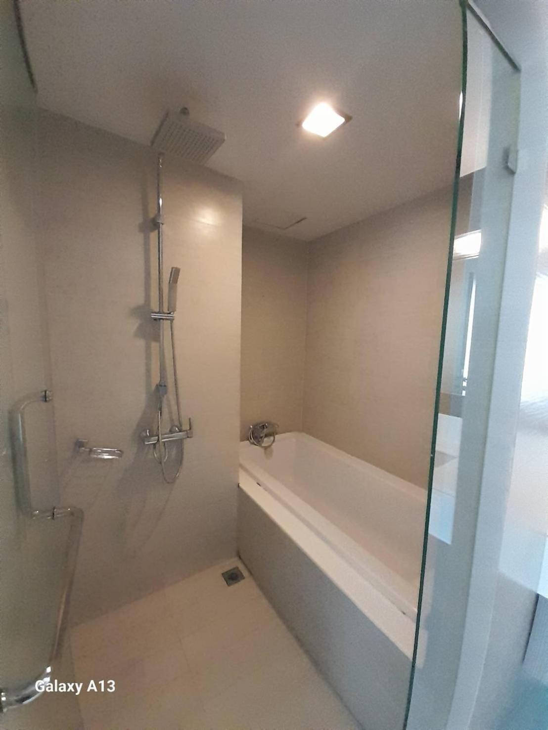 Avatar Suites Hotel - Sha Extra Plus Bangkok Bagian luar foto